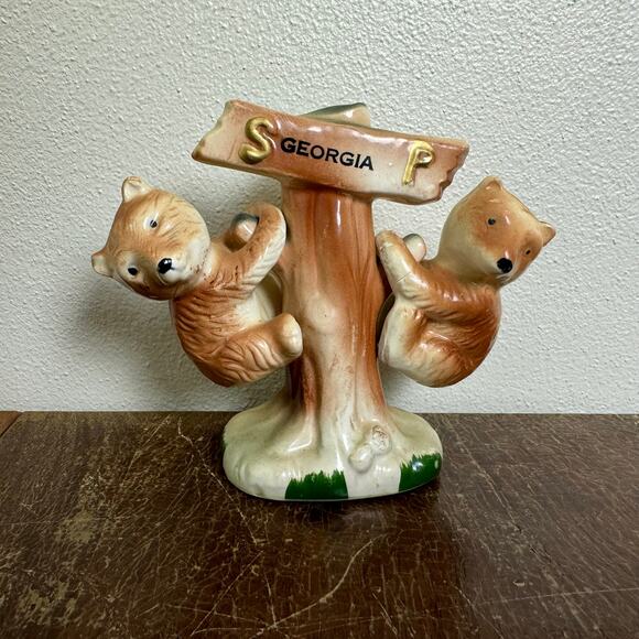Georgia USA made in‎ Japan Porcelain Tree with Bear Cubs Salt and Pepper Shakers - Picture 1 of 10